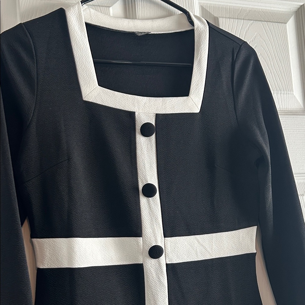 Black and White Button-Up Dress - Picture 6 of 10